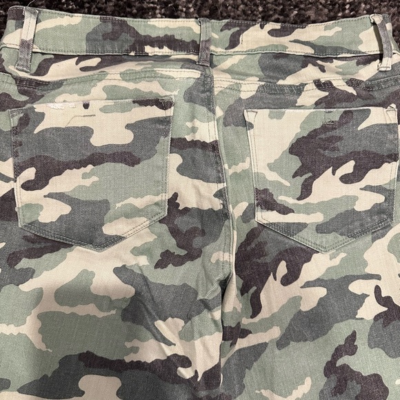 Tractr Blu High Rise Distressed Green Camo Skinny Jean Size 28 - Picture 15 of 16
